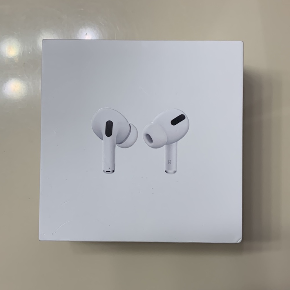 AirPod pros - Picture 4 of 4